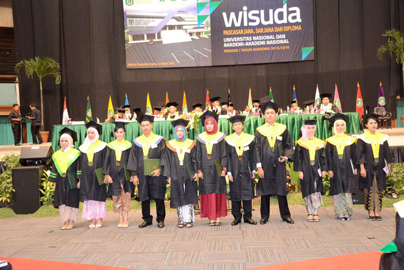 Wisuda mahasiswa Unas