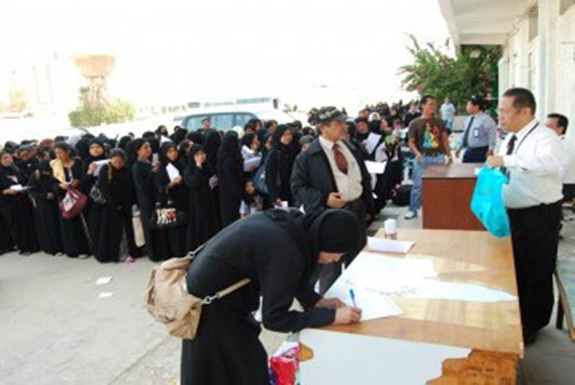 WNI overstayer (WNIO) melakukan pendataan di Madinatul Hujjaj, Jeddah, Arab Saudi.