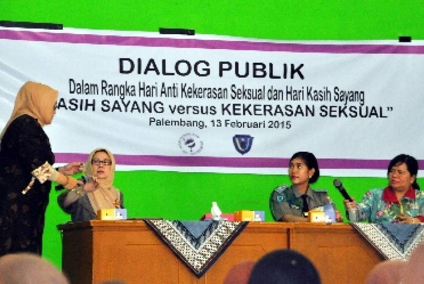  Women’s Crisis Centre (WCC) Palembang, Jumat (13/2) mengadakan  “Dialog Publik Dalam Rangka Hari Anti Kekerasan Seksual dan Hari Kasih Sayang”  di MAN 3 Palembang.