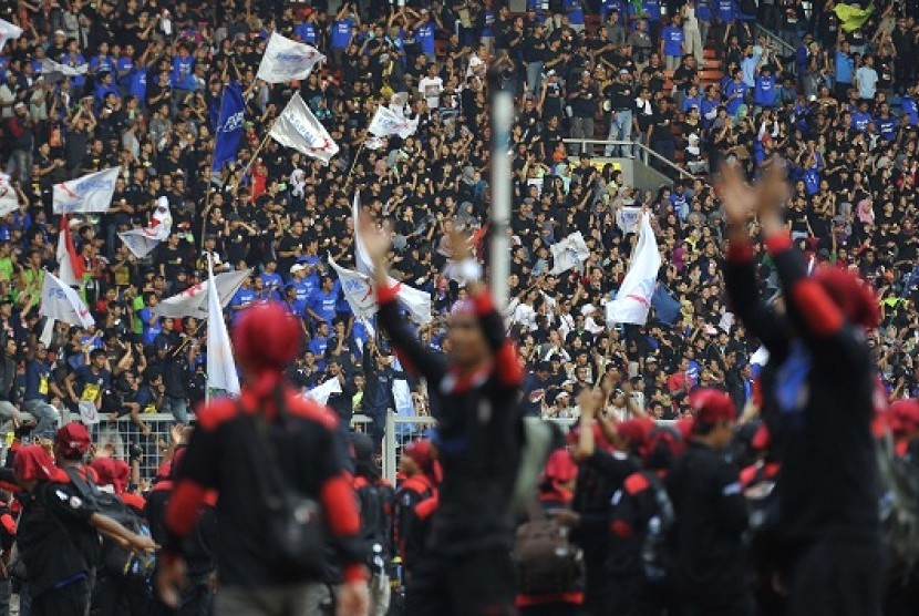 Workers gather to hold May Day in Senayan, Jakarta (illustration)