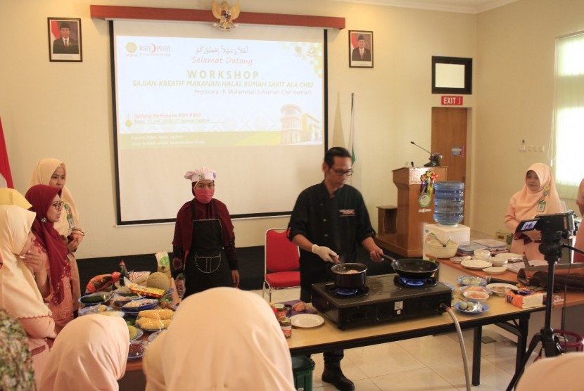 Workshop gizi bertema 'Sajian Kreatif Makanan Halal Rumah Sakit Ala Chef'.