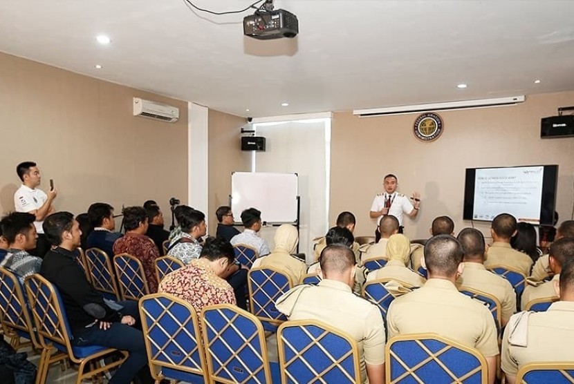 Workshop keamanan pilot internasional bertajuk FAA Safety International Pilot Workshop di Curug, Tangerang, Banten.