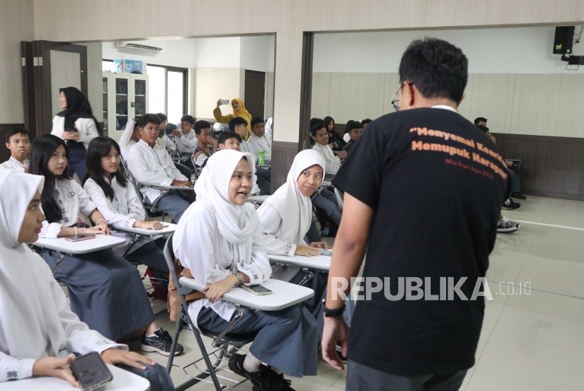 Workshop kewirausahaan di SMAN 1 Bandung