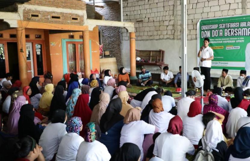 Workshop sertifikasi halal di Desa Pacellekang, Kecamatan Pattallassang, Kabupaten Gowa, Provinsi Sulawesi Selatan (Sulsel). 