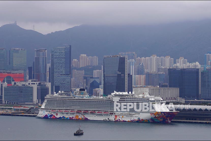 World Dream cruise ship is docked at Kai Tak cruise terminal in Hong Kong, Wednesday, Feb. 5, 2020. A Hong Kong official says more than 3,600 people on board the cruise ship that was turned away from a Taiwanese port will be quarantined until they are checked for a new virus. (AP Photo/Vincent Yu)