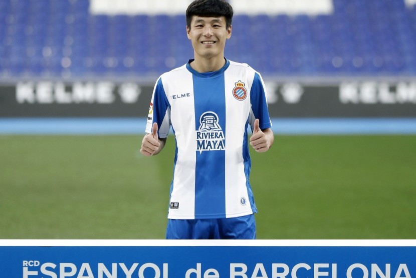 Wu Lei berseragam Espanyol.