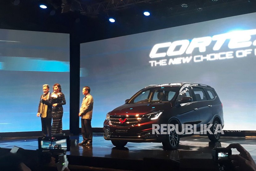 Wuling Cortez resmi mengaspal di Indonesia. Mobil 1800 cc tersebut dijual mulai harga Rp 218 juta hingga Rp 264 juta, Jakarta, Kamis (8/2).