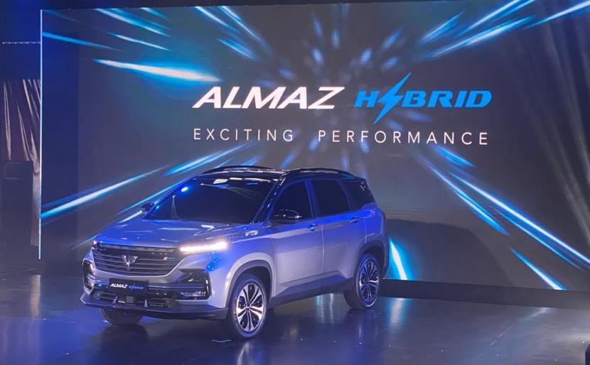 Wuling resmi mulai meramaikan pasar kendaraan hybrid dengan meluncurkan Almaz Hybrid.
