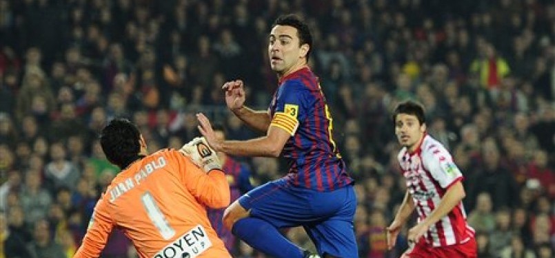 Xavi Hernandez (tengah)