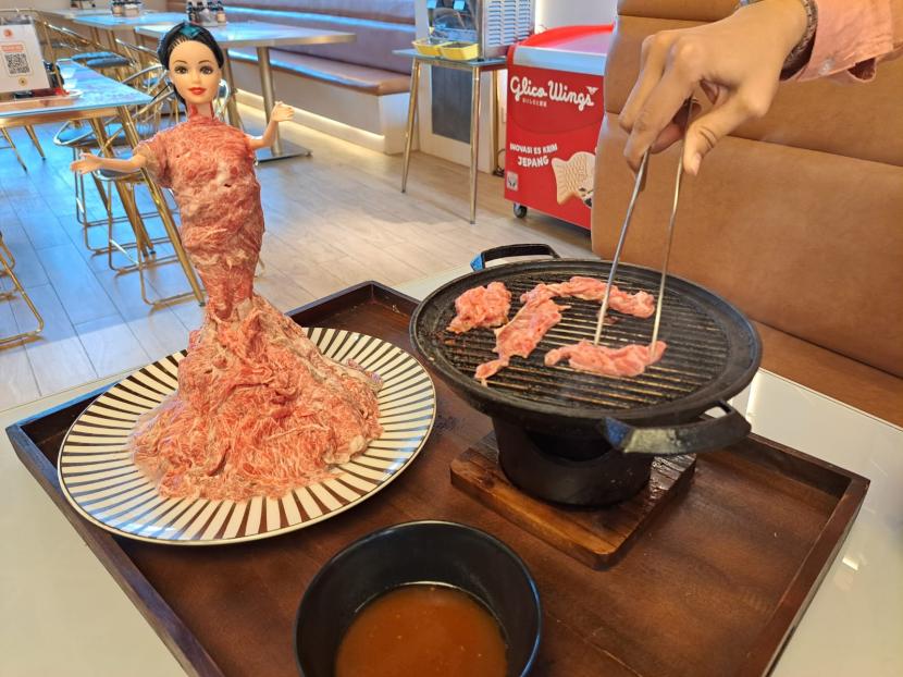 Yakiniku Barbie, menu andalan di gerai Rokurenya AEON Mall BSD City, Tangerang. 