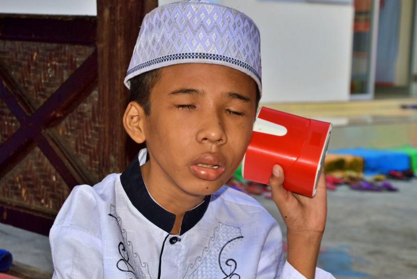 Yakub penerima manfaat Program Bingkisan Senyum Lebaran dari PPPA Daarul Quran.