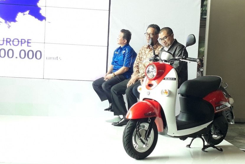 Yamaha mengenalkan motor listriknya di Indonesia, Rabu (1/11). Saat ini motor listrik Yamaha masih sebatas uji coba sebelum dijual