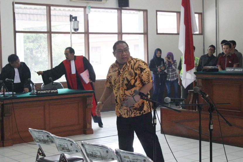 Yance pada sidang tuntutan dugaan korupsi ganti rugi lahan PLTU Sumuradem  Indramayu di PN Tipikor Bandung, Senin (11/5). (Seli Andina_MJ05)