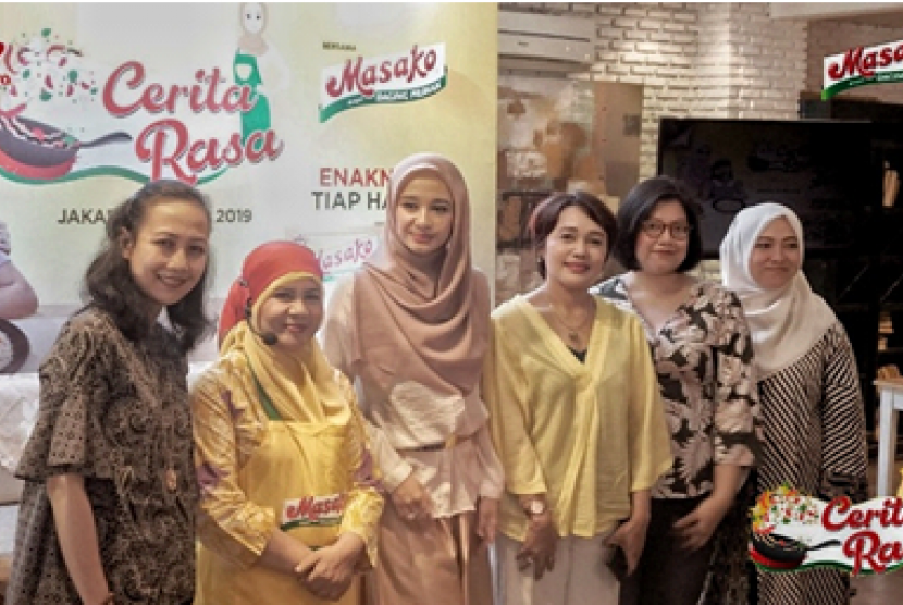 Yani Herlyani, Chef Fatmah Bahalwan, Laudya Cynthia Bella, Dr. Rita Ramayulis DCN. M.Kes, Maya Melivyanti, Eurli A. Prameswari.