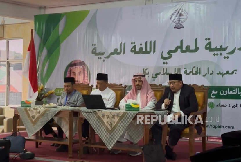 Yapidh Bekasi bekerja sama dengan Ikatan Pengajar Bahasa Arab Se-Indonesia (IMLA) dan Lembaga Al Arabiyah Baina Yadaika, Arab Saudi, menggelar Pelatihan Guru dan Dosen Bahasa Arab Internasional di Aula Yapidh, Jatiasih, Bekasi, Sabtu (9/8/2025).