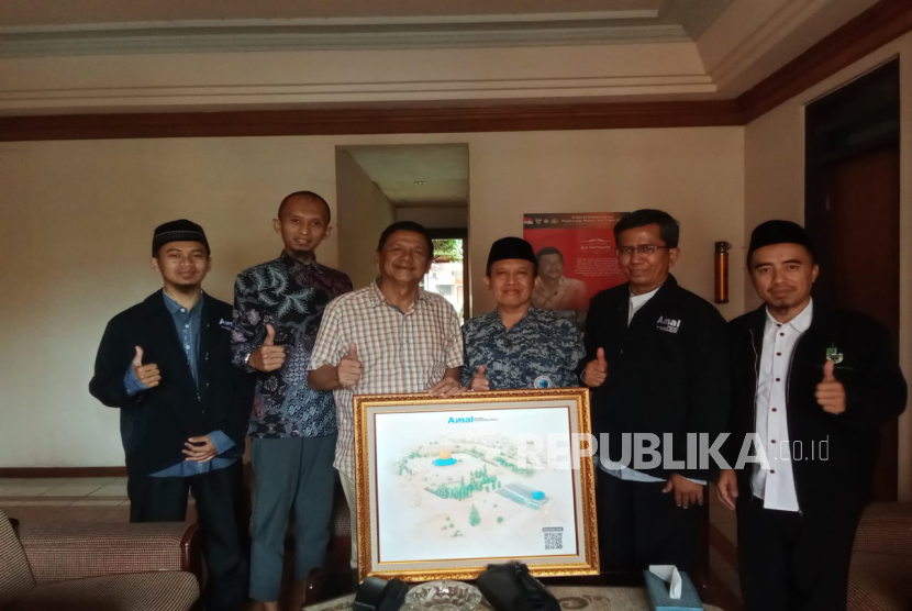 Yayasan AMAL resmi bekerja sama dengan PT Herlinah Cipta Pratama dan SD GIS Garut untuk mendukung Palestina lewat program edukasi dan aksi kemanusiaan.