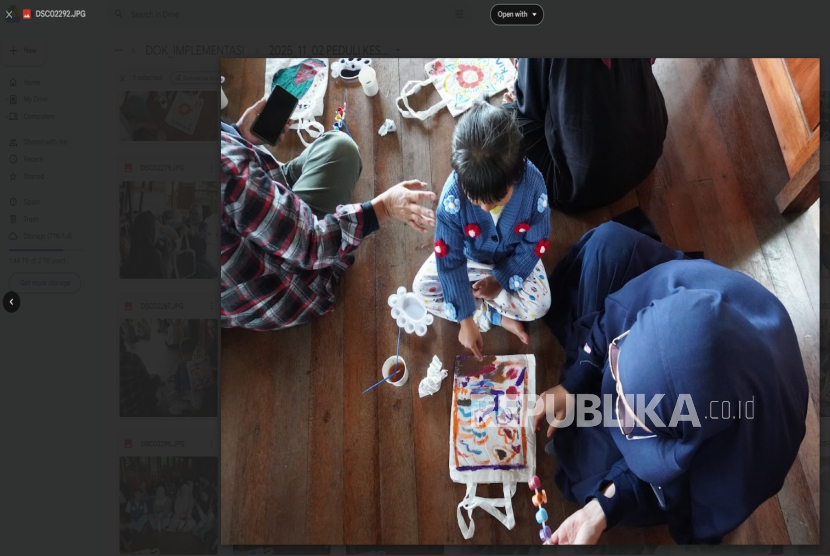 Yayasan Amanah Kemanusiaan Global (AMAL) bersama Selaras Diri, Room of Joy, dan Kawan Medis berbagi kebahagiaan di Peaceful Land by Rumah Teduh Sahabat Iin, Lembang, Bandung Barat, Ahad (2/11/2025).