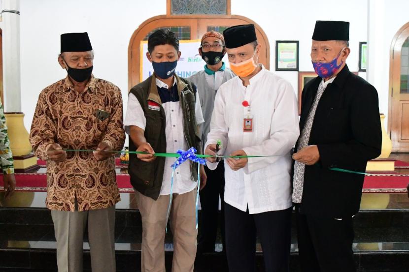 Yayasan Amanah Takaful dan  LAZ Harapan Dhuafa (Harfa) meluncurkan program amanah card, pembagian Alquran dan gerakan bersih-bersih masjid.