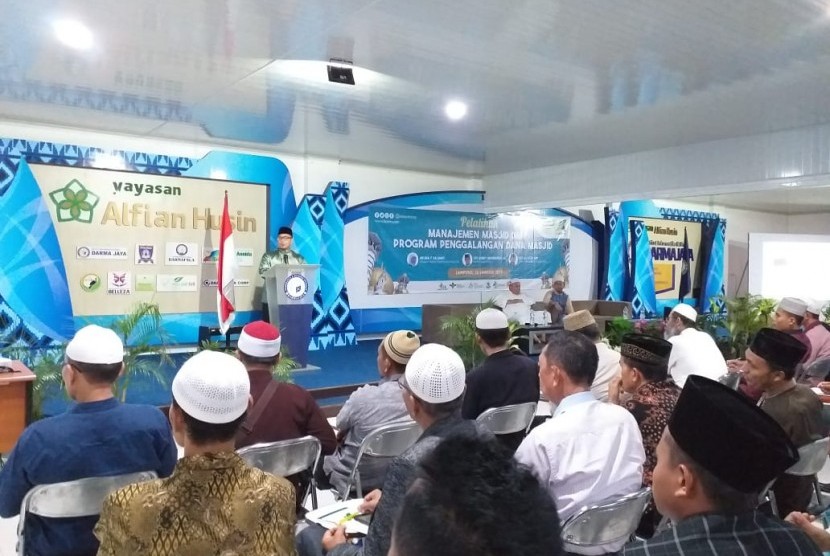 Yayasan Askar Kauny (YAK) menggelar pelatihan manajemen masjid dan program penggalangan dana masjid di IIB Darmajaya, Kota Bandar Lampung pada Sabtu (26/1).