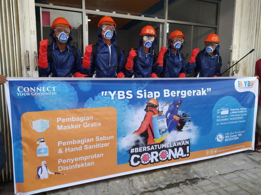 Yayasan Berdayakan Sesama (YBS) melakukan penyemprotan disinfektan di  Kota Mataram, NTB.