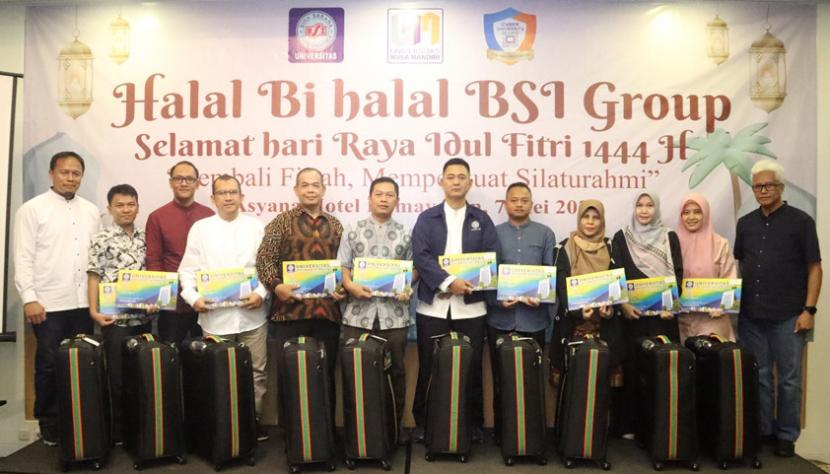 Yayasan BSI (Bina Sarana Informatika) sukses menyelenggarakan kegiatan halal bihalal sekaligus kegiatan pelepasan Umroh untuk dosen dan karyawan Kampus Digital Kreatif Universitas BSI (Bina Sarana Informatika).