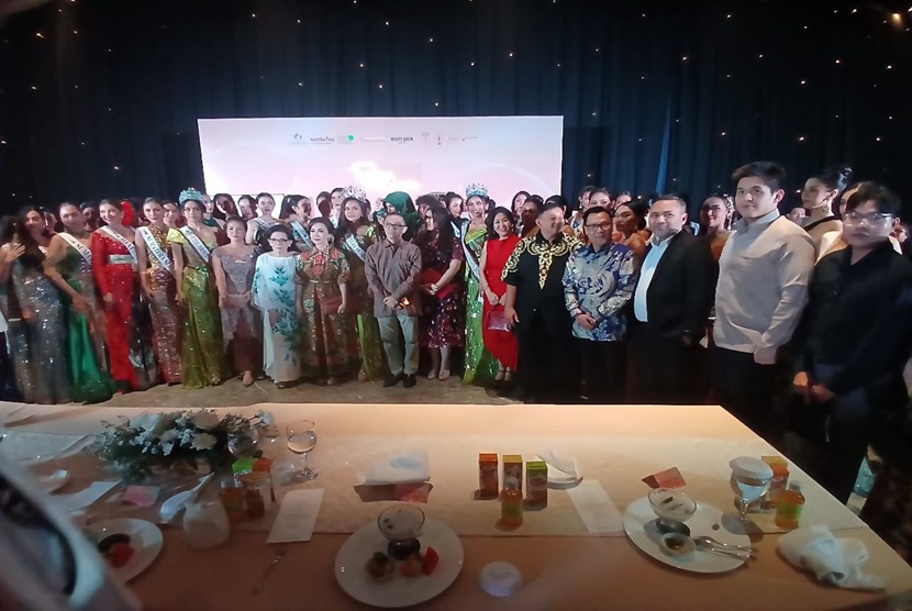 Yayasan BSI (Bina Sarana Informatika) turut hadir dalam acara Welcome Dinner Puteri Indonesia 2024 yang diselenggarakan oleh Yayasan Puteri Indonesia (YPI). Acara ini digelar di Rumah Kaca Melati, Hutan Kota by Pelataran, pada Jumat, (1/3/2024).