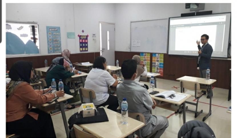 Yayasan Eduversal Indonesia bekerja sama dengan Yayasan Fatih Indonesia menggelar sosialisasi sekaligus pembukaan program Development of Teaching Proficiency (DTP) jenjang Sekolah Dasar di Medan yang dilaksanakan dari tanggal 17-20 Mei 2022. 
