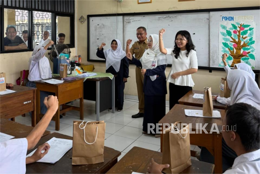 Yayasan Inklusi Pelita Bangsa membagikan makanan sehat dan program MBG di Sekolah Luar Biasa Negeri (SLBN) 7 Jakarta. 