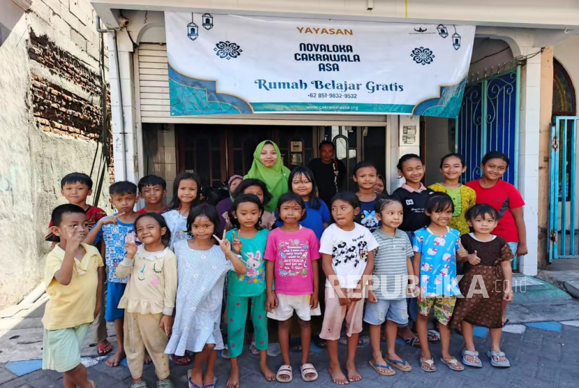 Rumah Belajar Gratis untuk Anak-Anak Surabaya
