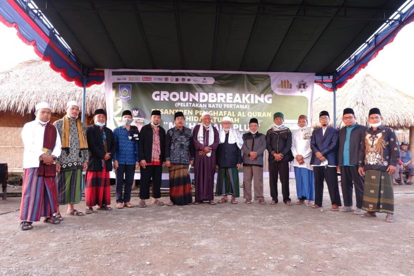 Yayasan Peradaban Islam (YPI) mengadakan acara peletakan baru pertama pembangunan Pesantren Penghafal Alquran  Ma’had Aly Plus di  Desa Labulia, Kecamatan Jonggat, Kabupaten Lombok Tengah, Nusa Tenggara Barat (NTB), Rabu (10/8).