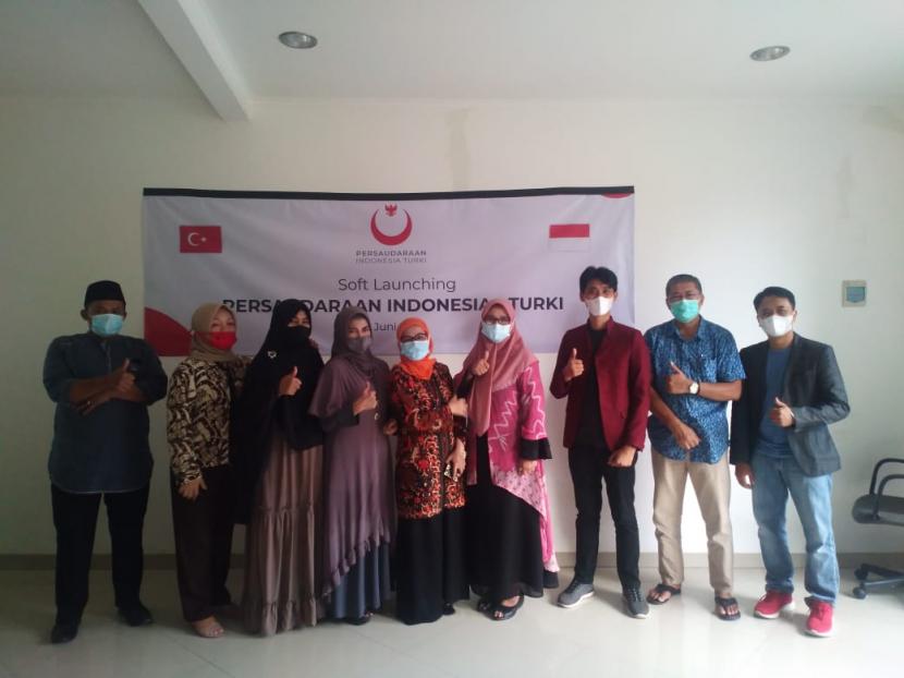 Yayasan Persaudaraan Indonesia-Turki resmi terbentuk melalui acara soft launching, Jumat (25/6) di Jalan Moh Toha No 51 Bandung. 