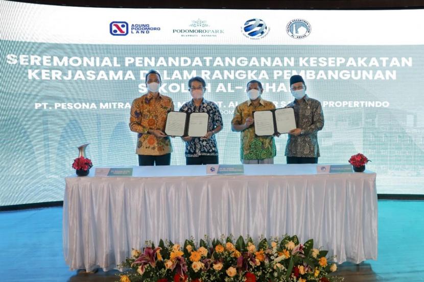 Yayasan Pesantren Islam Al-Azhar dengan konsep Islamic boarding school pertama di Jawa Barat, hadir di Kota Bandung.