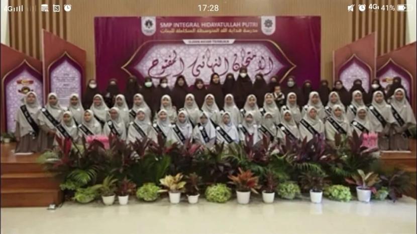 Yayasan Pondok Pesantren Hidayatullah  (YPPH) Depok menggelar ujian akhir terbuka untuk tingkat SMP Putri, Rabu (20/4).