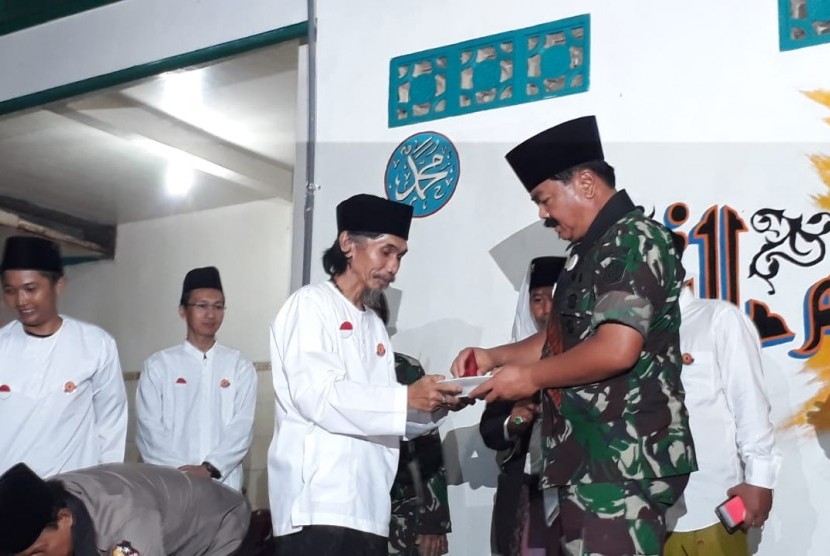 Panglima TNI, Marsekal TNI Hadi Tjahjanto saat bersilaturahim ke pesantren (ilustrasi) 