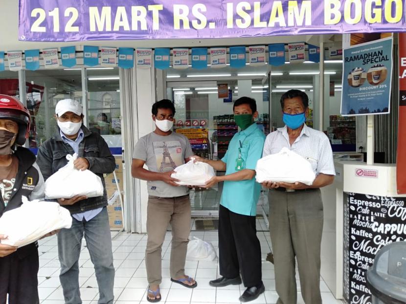 Yayasan Rumah Sakit Islam Bogor (YARSIB) bersama jajaran Direksi Rumah Sakit Islam Bogor, sebagai wujud kepedulian terhadap masyarakat  melalui Ta’mir Masjid Baitusyifa menyelenggarakan berbagai macam kegiatan keagamaan maupun sosial.