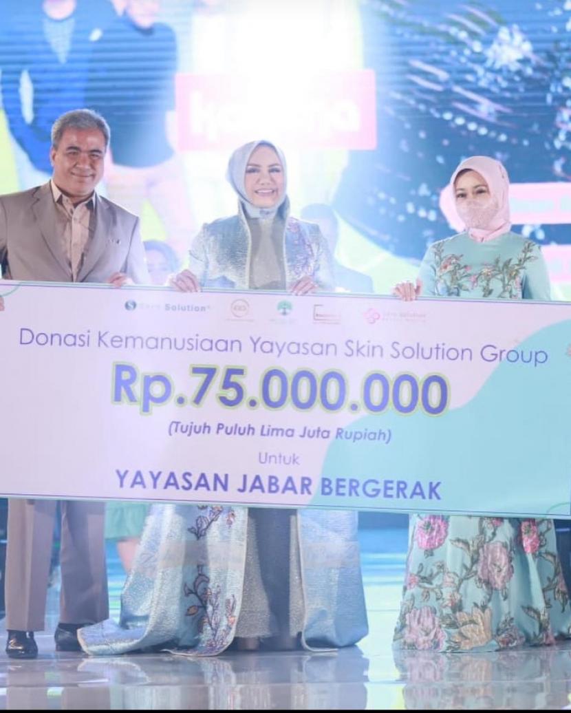  Yayasan Sekin Solution Group memberikan donasi kemanudiaan sebesar Rp 75 juta untuk Yayasan Bergerak Jabar.