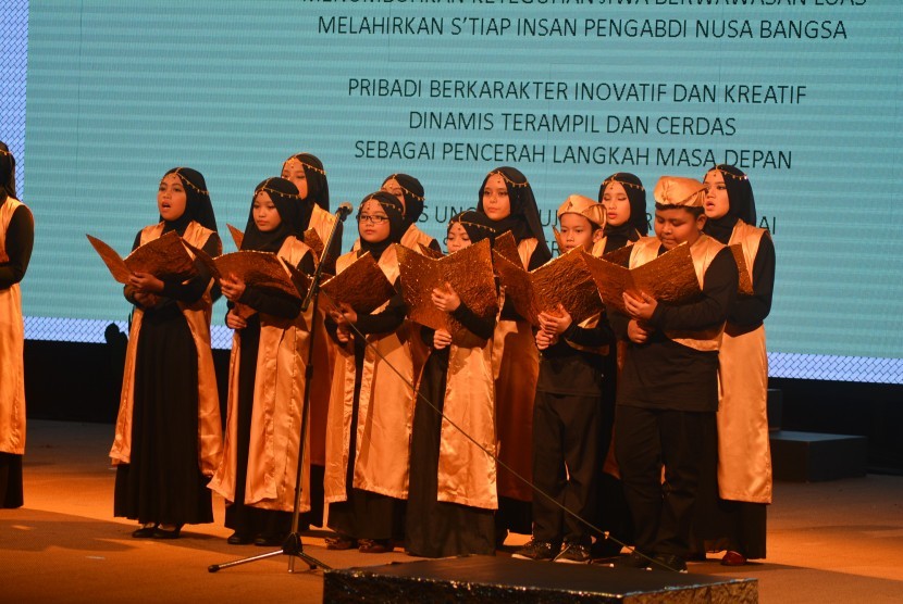 Yayasan Sekolah Tunas Unggul menggelar pagelaran seni teater bertajuk Shalahuddin Alayyubi di Gedoeng Sabilulungan, Kabupaten Bandung akhir pekan lalu. 