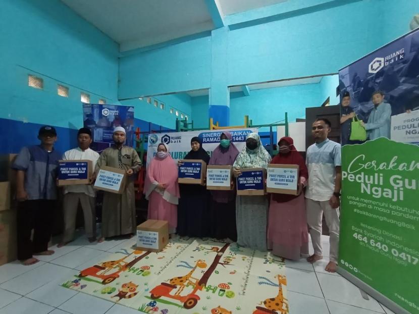 Yayasan Sepakat Mandiri Tajurhalang (Semata) berkolaborasi dengan Ruang Baik menggelar aksi sosial masyarakat  dalam rangka Ramadhan 1443 H di Tajurhalang, Bogor, akhir pekan lalu.
