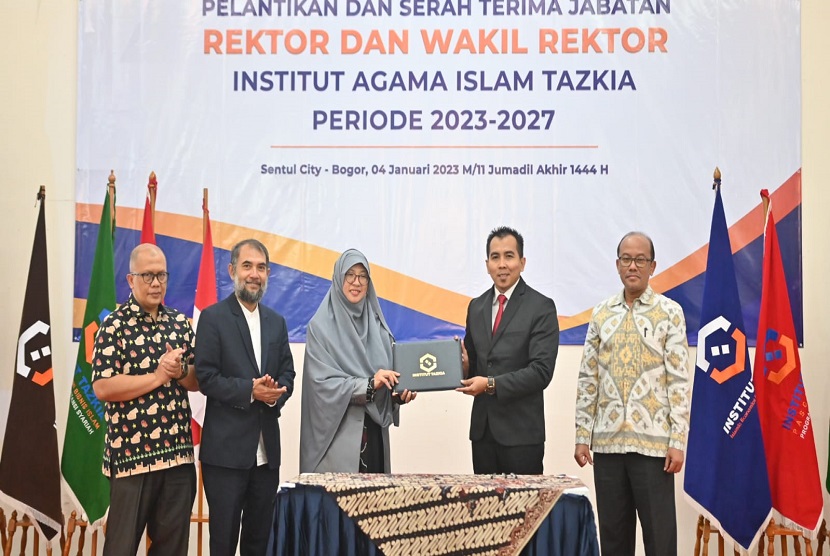 Yayasan Tazkia Cendekia resmi melantik Rektor dan Wakil Rektor Institut Agama Islam (IAI) Tazkia periode 2023-2027 di Gedung Al Hambra Andalusia, Sentul, Kabupaten Bogor, pada Rabu (4/1/2023).