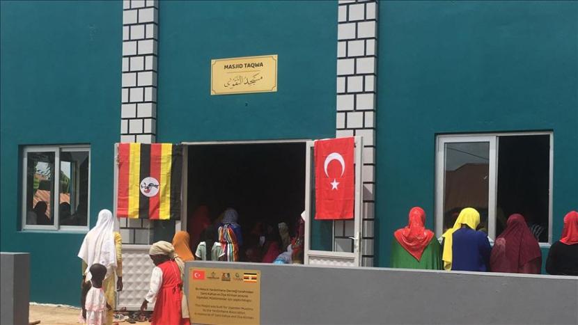 Yayasan Turki-Uganda (Turuga Foundation) meresmikan sebuah masjid berperabotan lengkap di pusat kota Wakiso, Uganda, Jumat (13/11). Masjid tersebut diberi nama Masjid Taqwa.