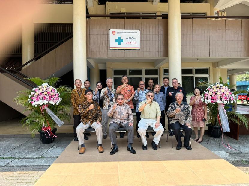 Yayasan Universitas Krisnadwipayana (Unkris) Jakarta berinisiatif mendirikan Balai Pengobatan Unkris sebagai bagian dari kegiatan pengabdian pada lingkungan, Selasa (5/9/2023). 