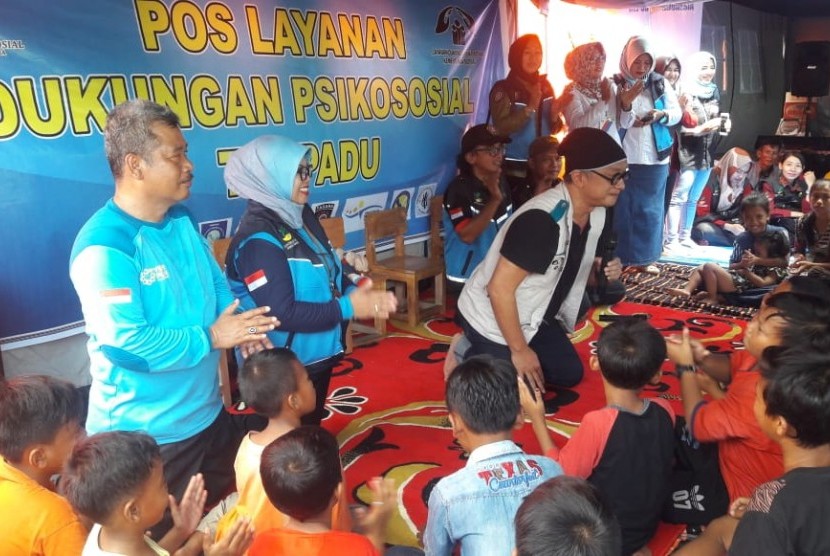 YBM PLN memberikan bantuan untuk korban bencana tsunami di Lampung.