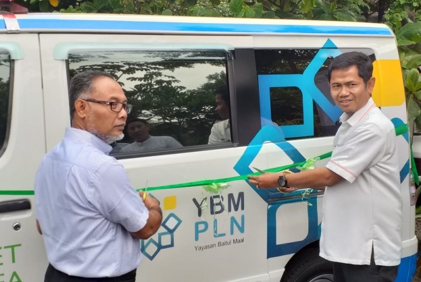 YBM PLN serahkan Ambulans ke Dompet Dhuafa untuk bentu proses pemulihan korban gempa di Lombok, NTB. Rabu (19/12). 