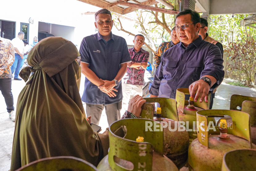 Yeka Hendra Fatika, Pimpinan Ombudsman RI.
