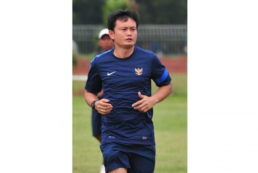 Yeyen Tumena menjadi pelatih timnas Indonesia lawan Malaysia.