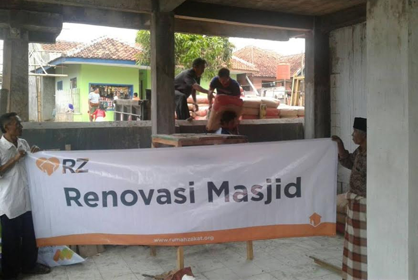 YMN (Yayasan Masjid Nusantara) bersama RZ (Rumah Zakat) menyalurkan bantuan untuk renovasi Masjid As-Salafiyah di Kp. Pananggungan RT 03/RW 07, Desa Lengkongjaya, Kec. Karangpawitan, Garut.