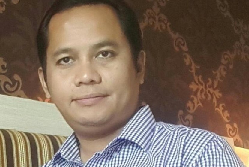 Yogie Maharesi, staf Departemen Komunikasi dan Internasional Otoritas Jasa Keuangan.