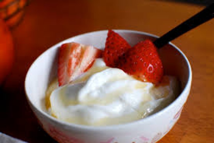 Yogurt dan berry, kombinasi makanan yang sanggup membangkitkan energi.