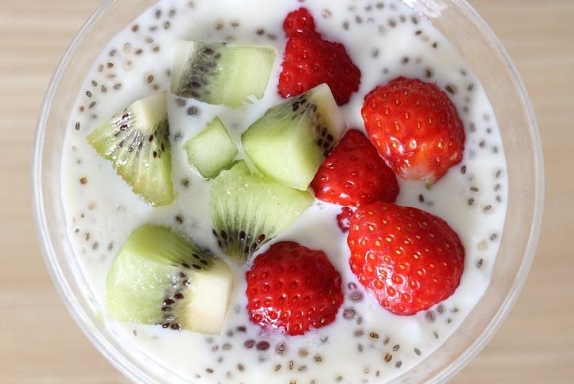Yogurt dengan buah. Memrioritaskan kesehatan usus adalah langkah menuju berat badan yang sehat. Ilustrasi.