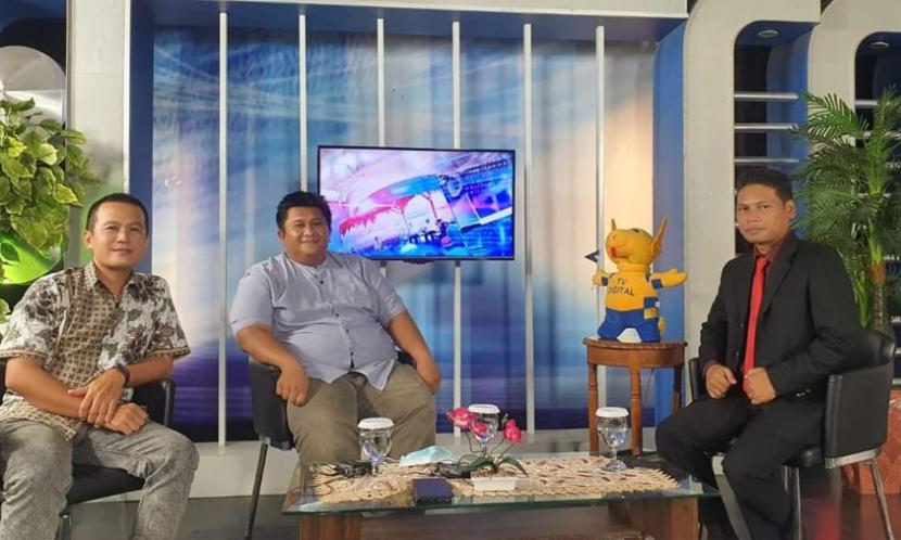 Yoki Firmansyah, dosen Universitas BSI (Bina Sarana Informatika) hadir dalam acara Dialog Publik yang digelar oleh Televisi Republik Indonesia (TVRI) Kalimantan Barat. Mengusung tema Kenali Hoax di Sosial Media, acara ini disiarkan secara langsung pada Rabu (15/6/2022) pukul 14.00 WIB. 